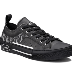 D&R Sneakers
