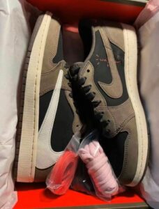 Travis Scott xJordan Air Jordan 1 Low OG TS SP photo review