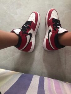 Jordan 1 Retro Chicago photo review