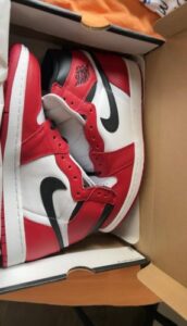 Jordan 1 Retro Chicago photo review